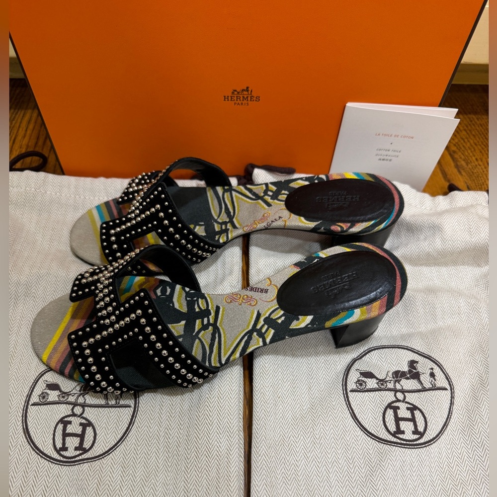 Authentic Hermes oasis sandal kitten heel black stud 37 like new with box